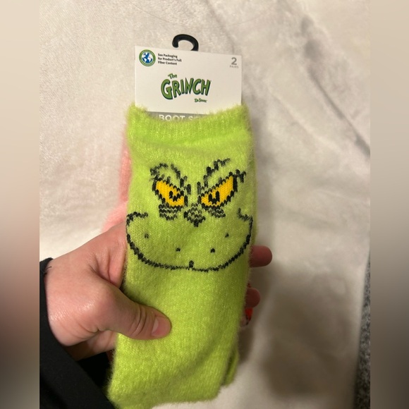 Green grinch and Pink with Red Bow Pattern fuzzy socks - Picture 6 of 6